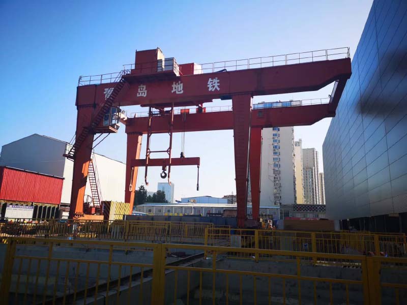 中鐵集團龍門吊施工現場